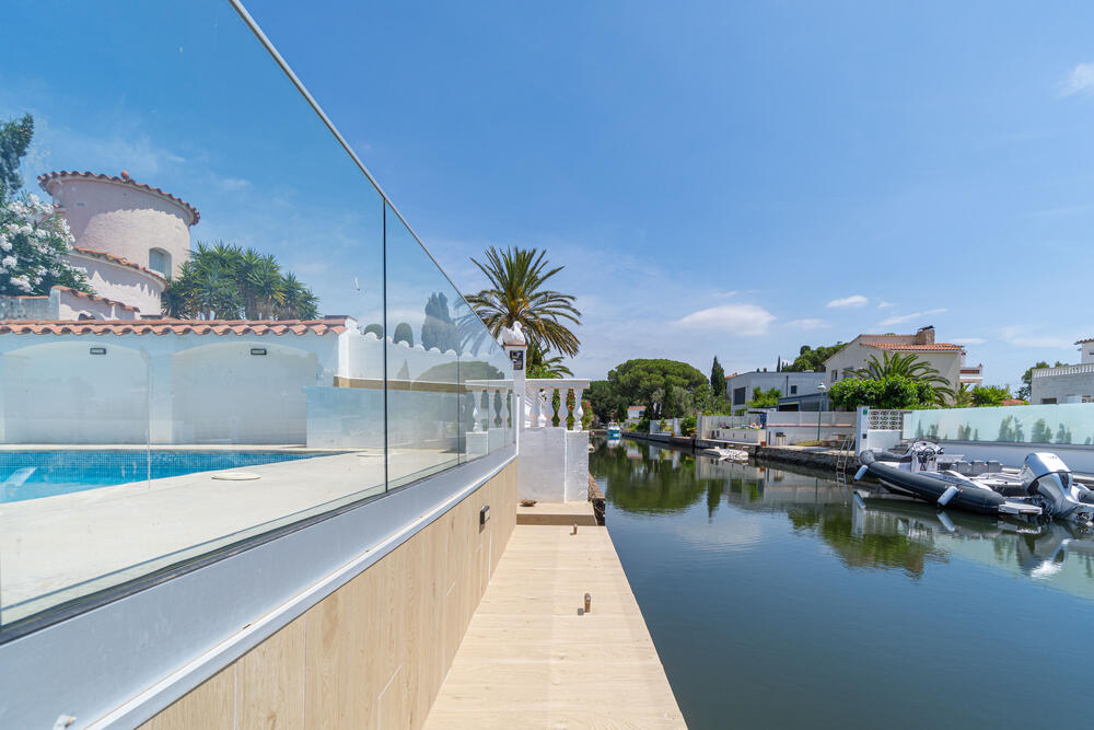 281 Casa Aloha Goertz - piscina y amarre 11,50 m Casa aislada / Villa Empuriabrava 281 Casa Aloha Goertz - piscina y amarre 11,50 m Casa aislada / Villa Empuriabrava