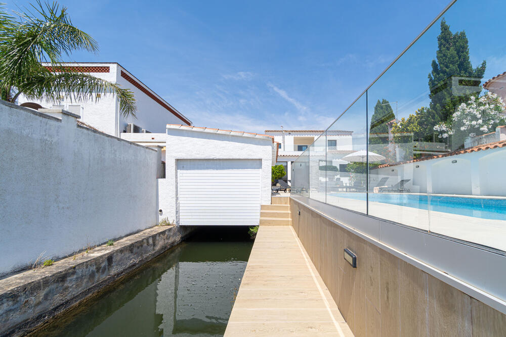281 Casa Aloha Goertz - piscina y amarre 11,50 m Casa aislada / Villa Empuriabrava 281 Casa Aloha Goertz - piscina y amarre 11,50 m Casa aislada / Villa Empuriabrava