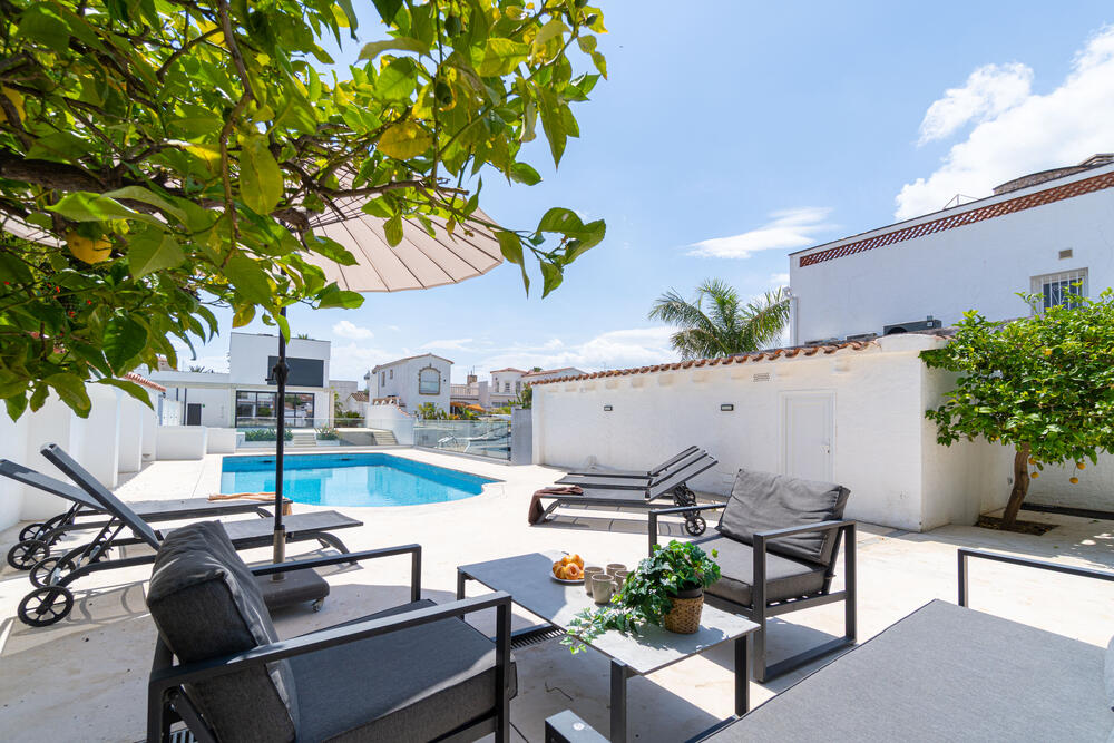281 Casa Aloha Goertz - piscina y amarre 11,50 m Casa aislada / Villa Empuriabrava 281 Casa Aloha Goertz - piscina y amarre 11,50 m Casa aislada / Villa Empuriabrava