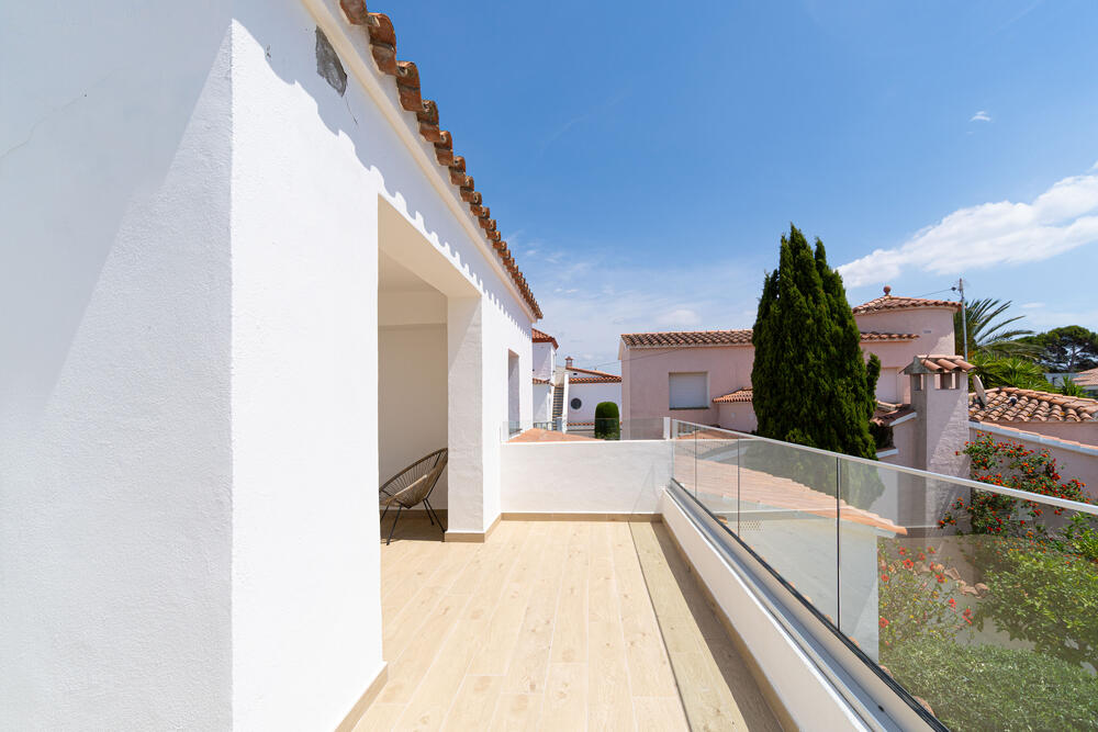 281 Casa Aloha Goertz - piscina y amarre 11,50 m Casa aislada / Villa Empuriabrava 281 Casa Aloha Goertz - piscina y amarre 11,50 m Casa aislada / Villa Empuriabrava