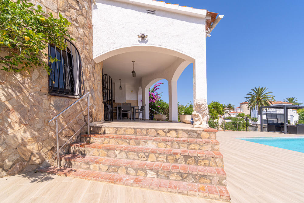 2008A Villa con 4 dormitorios y amarre Casa aislada / Villa Ter Empuriabrava