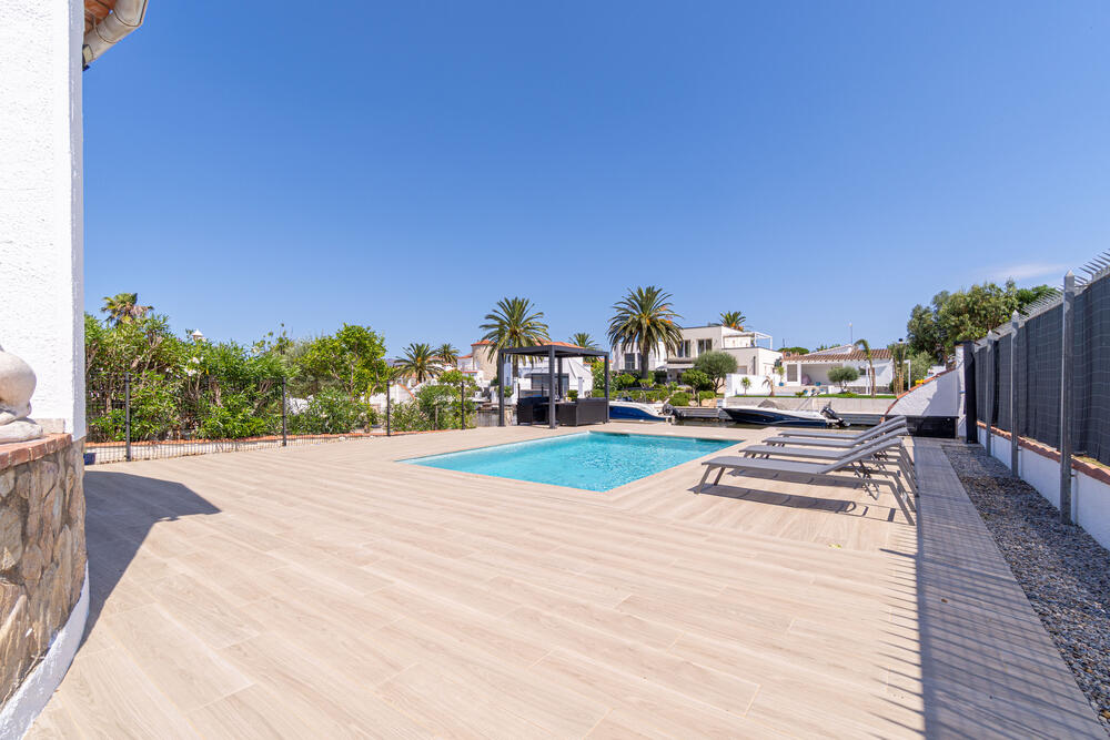 2008A Villa con 4 dormitorios y amarre Casa aislada / Villa Ter Empuriabrava