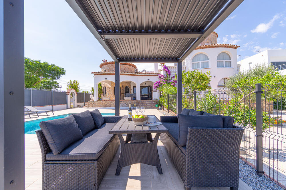 2008A Villa con 4 dormitorios y amarre Casa aislada / Villa Ter Empuriabrava
