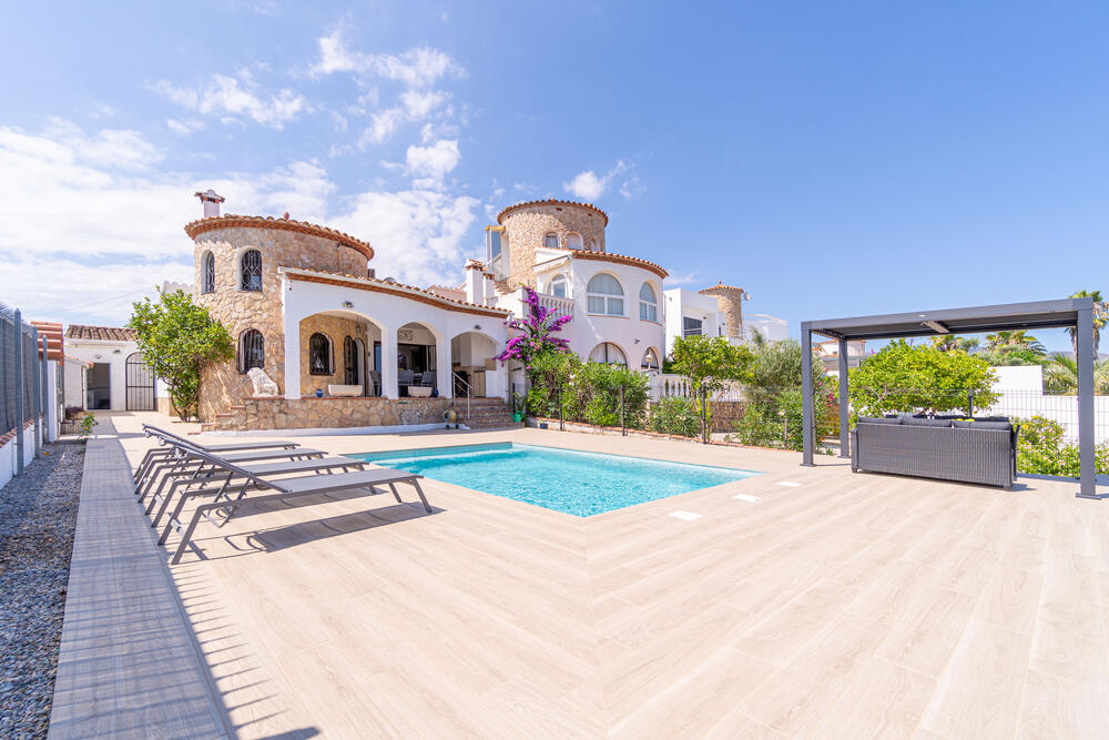 2008A Villa con 4 dormitorios y amarre Casa aislada / Villa Ter Empuriabrava