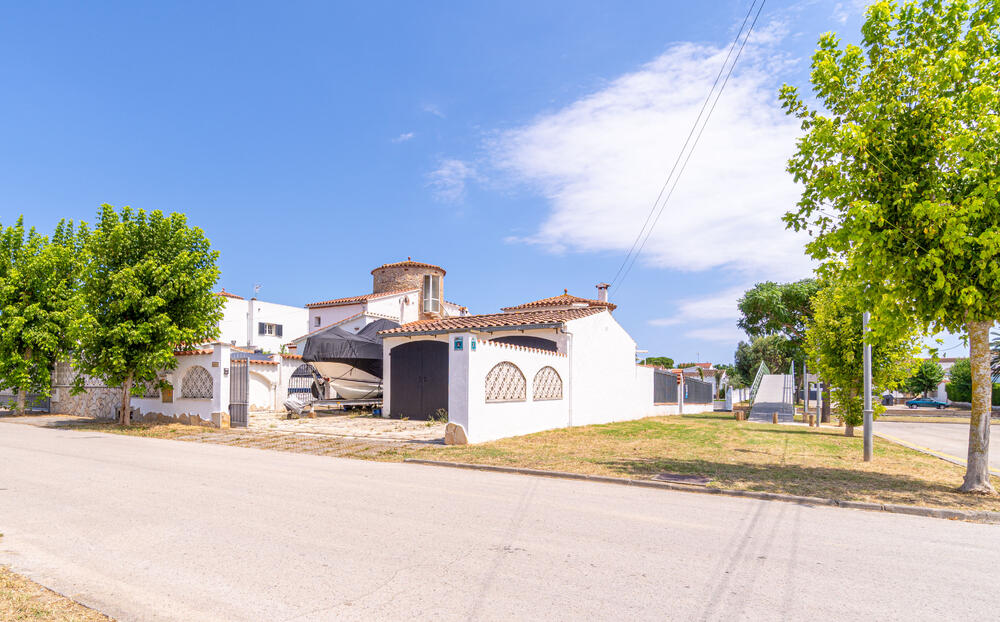 2008A Villa con 4 dormitorios y amarre Casa aislada / Villa Ter Empuriabrava