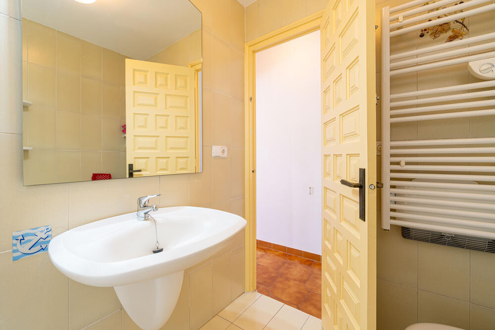2029 Casa con vistas al canal, amarre y piscina, perfecta para 6 personas. Casa aislada / Villa  Empuriabrava