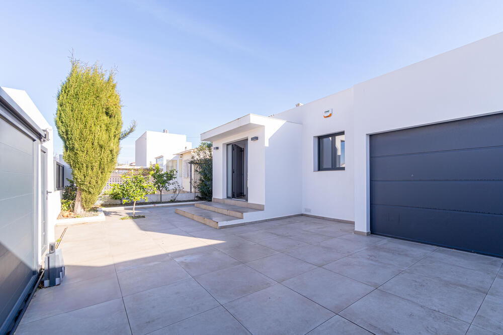 2030 Casa con 4 habitacions vistas al canal Casa aislada / Villa Medes Empuriabrava