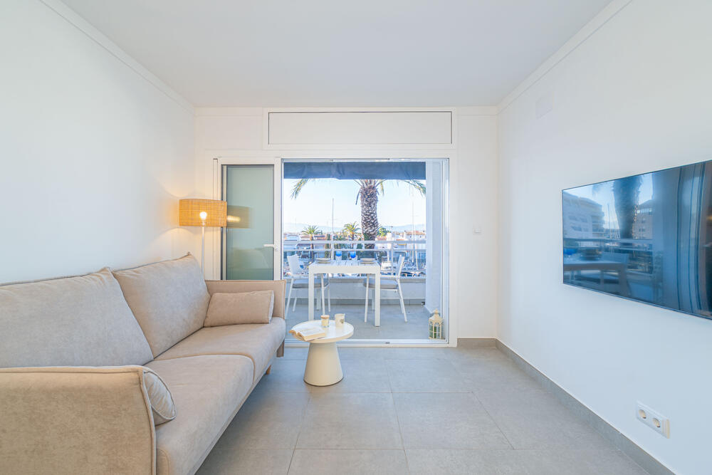 1004A Apartamento renovado con vistas al canal Apartamento Empuriabrava 1004A Apartamento renovado con vistas al canal Apartamento Empuriabrava