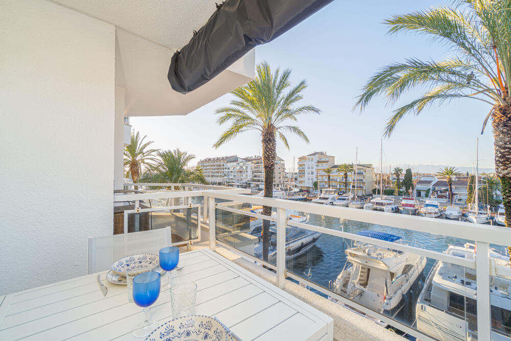 1004A Apartamento renovado con vistas al canal Apartamento Empuriabrava 1004A Apartamento renovado con vistas al canal Apartamento Empuriabrava