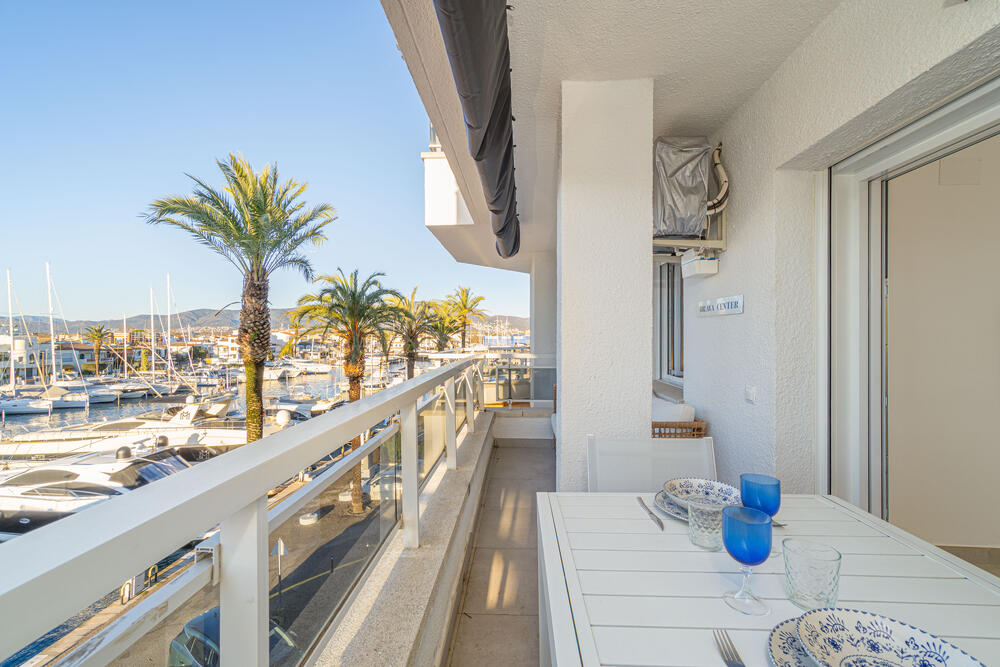 1004A Apartamento renovado con vistas al canal Apartamento Empuriabrava 1004A Apartamento renovado con vistas al canal Apartamento Empuriabrava