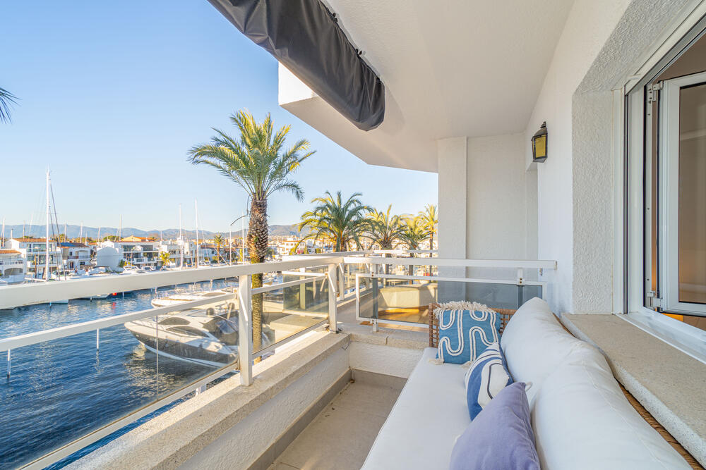 1004A Apartamento renovado con vistas al canal Apartamento Empuriabrava 1004A Apartamento renovado con vistas al canal Apartamento Empuriabrava