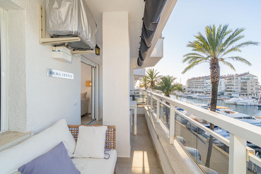 1004A Apartamento renovado con vistas al canal Apartamento Empuriabrava 1004A Apartamento renovado con vistas al canal Apartamento Empuriabrava