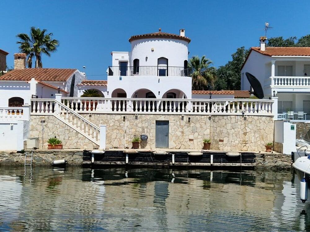 286 Casa Los Amigos Goertz Casa aislada / Villa Empuriabrava 286 Casa Los Amigos Goertz Casa aislada / Villa Empuriabrava