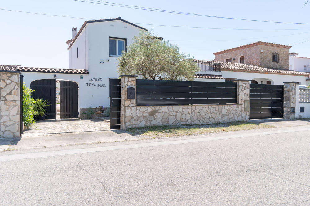 286 Casa Los Amigos Goertz Casa aislada / Villa Empuriabrava 286 Casa Los Amigos Goertz Casa aislada / Villa Empuriabrava