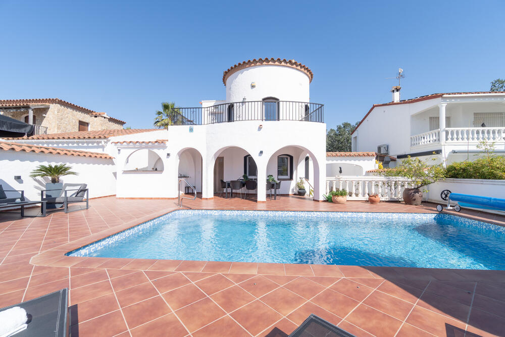 286 Casa Los Amigos Goertz Casa aislada / Villa Empuriabrava 286 Casa Los Amigos Goertz Casa aislada / Villa Empuriabrava
