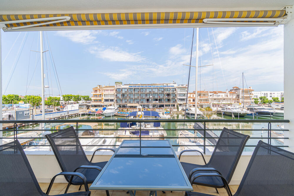 1021 Bonito apartamento con vistas al canal Apartamento Port Salins Empuriabrava