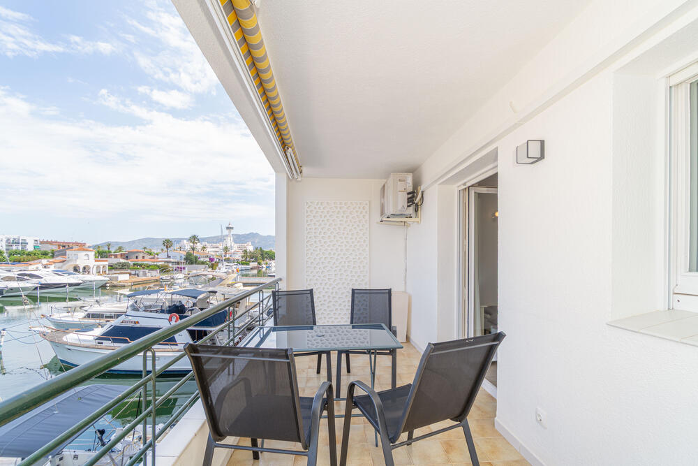 1021 Bonito apartamento con vistas al canal Apartamento Port Salins Empuriabrava