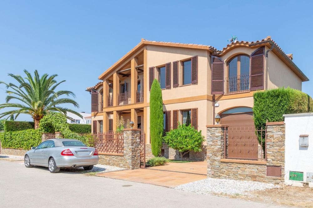 CAS-SEGRE SEGRE 34 Casa aislada / Villa Empuriabrava CAS-SEGRE SEGRE 34 Casa aislada / Villa Empuriabrava