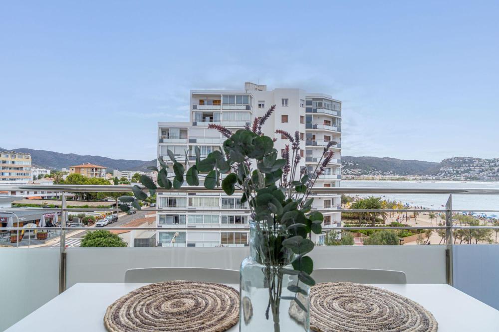 PORT REIG 7 PORT REIG 7 Estudio Santa Margarita Roses PORT REIG 7 PORT REIG 7 Estudio Santa Margarita Roses