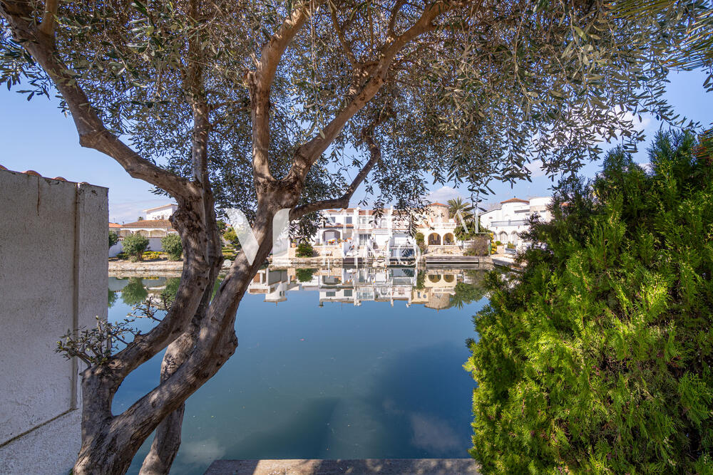 CI-0106 LLOBREGAT Casa aislada / Villa Empuriabrava CI-0106 LLOBREGAT Casa aislada / Villa Empuriabrava