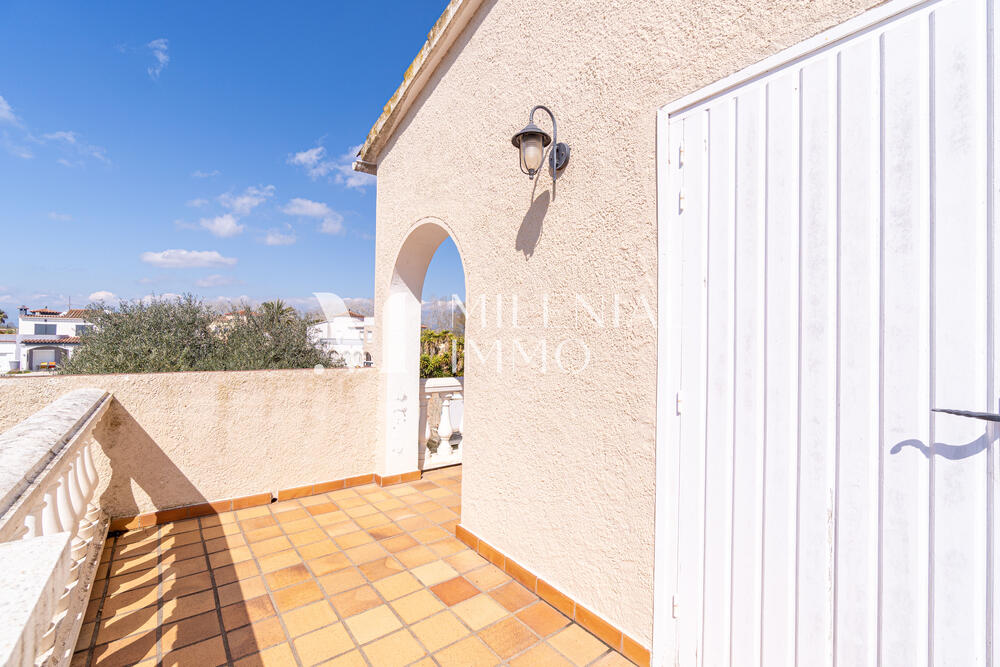 CI-0106 LLOBREGAT Casa aislada / Villa Empuriabrava CI-0106 LLOBREGAT Casa aislada / Villa Empuriabrava