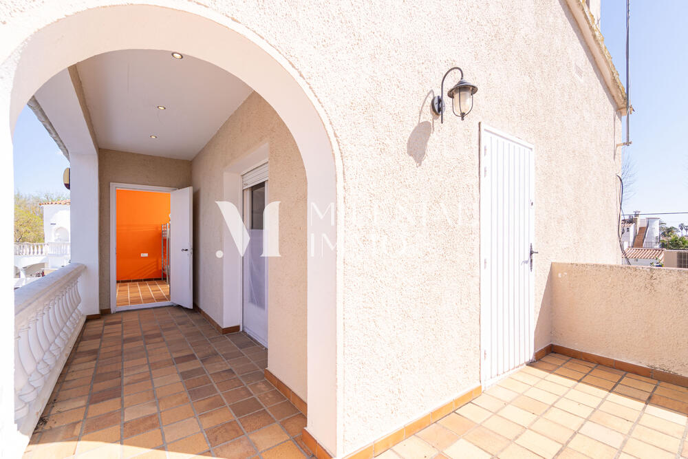CI-0106 LLOBREGAT Casa aislada / Villa Empuriabrava CI-0106 LLOBREGAT Casa aislada / Villa Empuriabrava