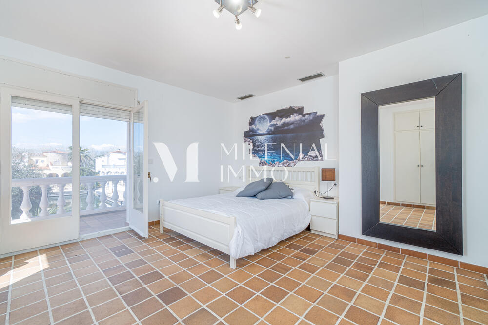 CI-0106 LLOBREGAT Casa aislada / Villa Empuriabrava CI-0106 LLOBREGAT Casa aislada / Villa Empuriabrava