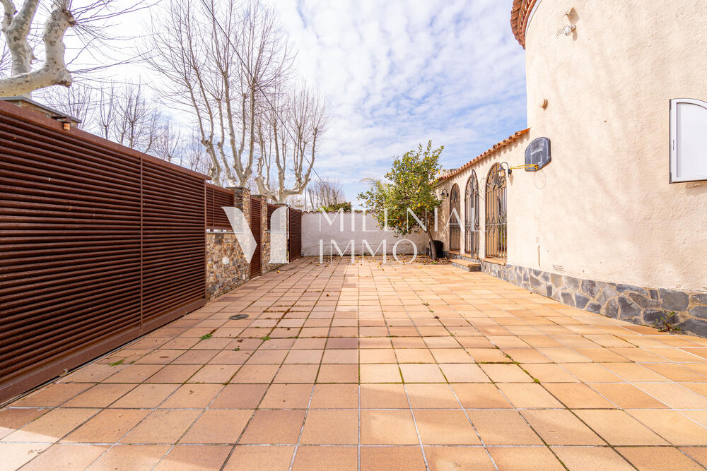 CI-0106 LLOBREGAT Casa aislada / Villa Empuriabrava CI-0106 LLOBREGAT Casa aislada / Villa Empuriabrava