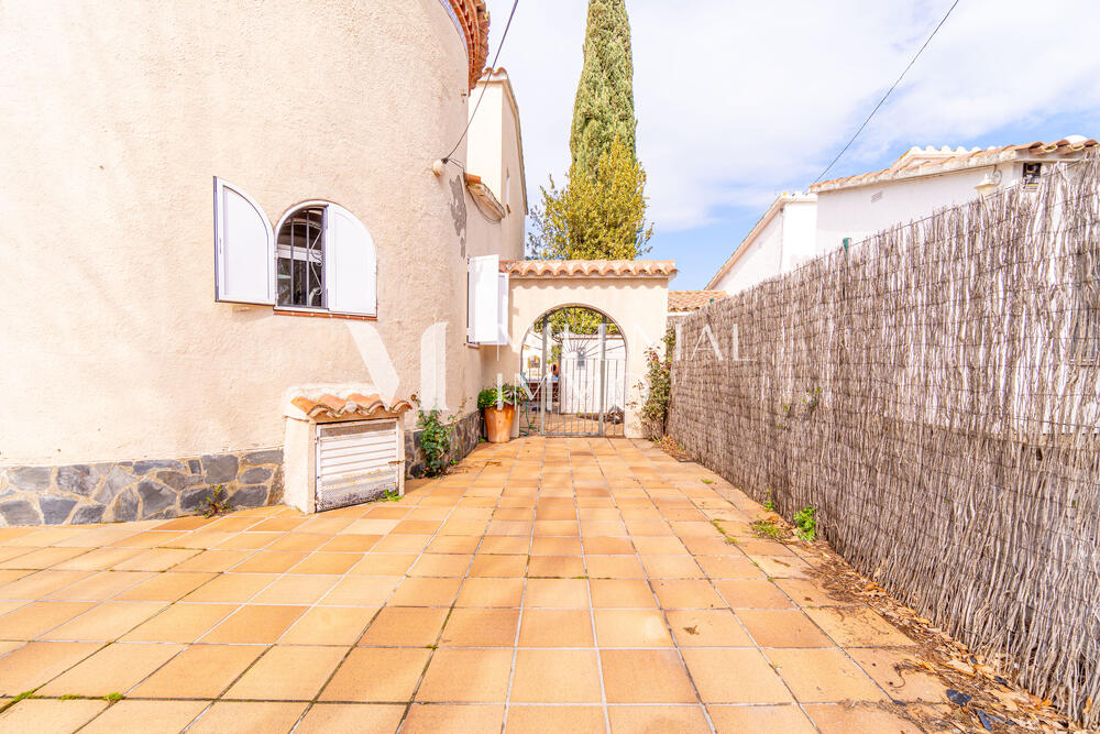 CI-0106 LLOBREGAT Casa aislada / Villa Empuriabrava CI-0106 LLOBREGAT Casa aislada / Villa Empuriabrava