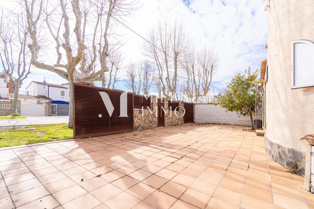 CI-0106 LLOBREGAT Casa aislada / Villa Empuriabrava CI-0106 LLOBREGAT Casa aislada / Villa Empuriabrava