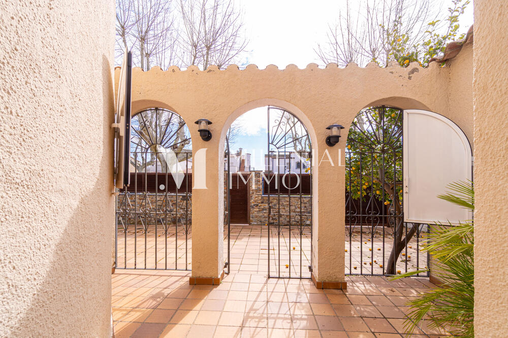 CI-0106 LLOBREGAT Casa aislada / Villa Empuriabrava CI-0106 LLOBREGAT Casa aislada / Villa Empuriabrava