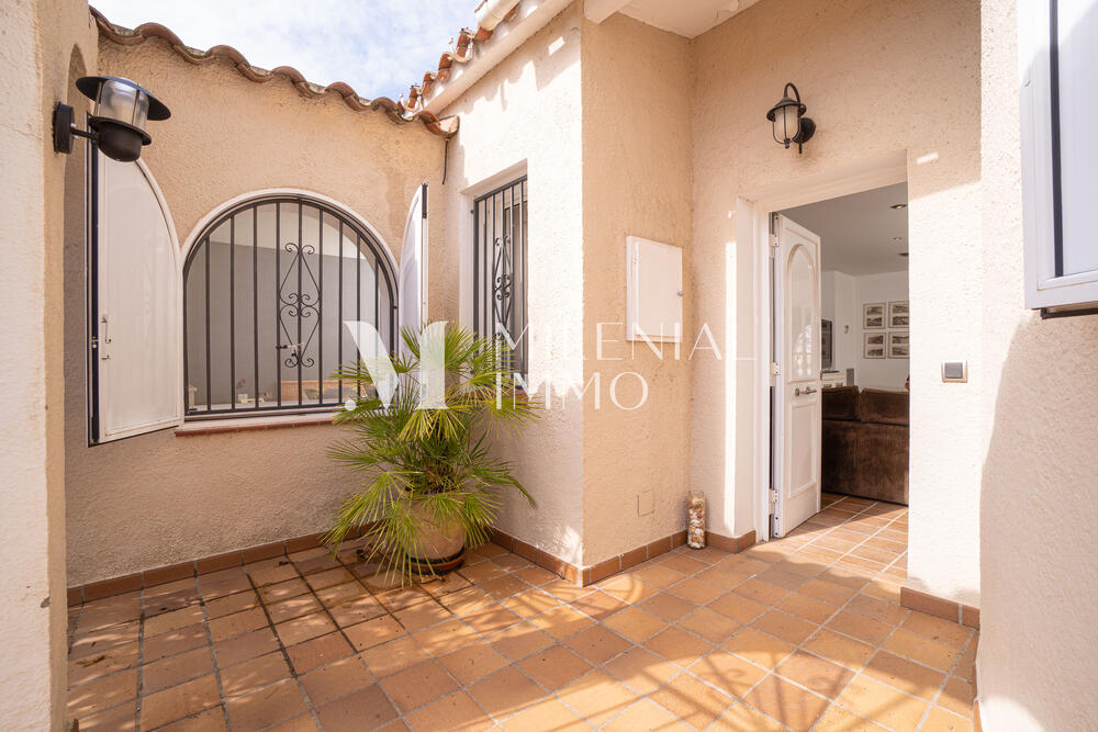 CI-0106 LLOBREGAT Casa aislada / Villa Empuriabrava CI-0106 LLOBREGAT Casa aislada / Villa Empuriabrava
