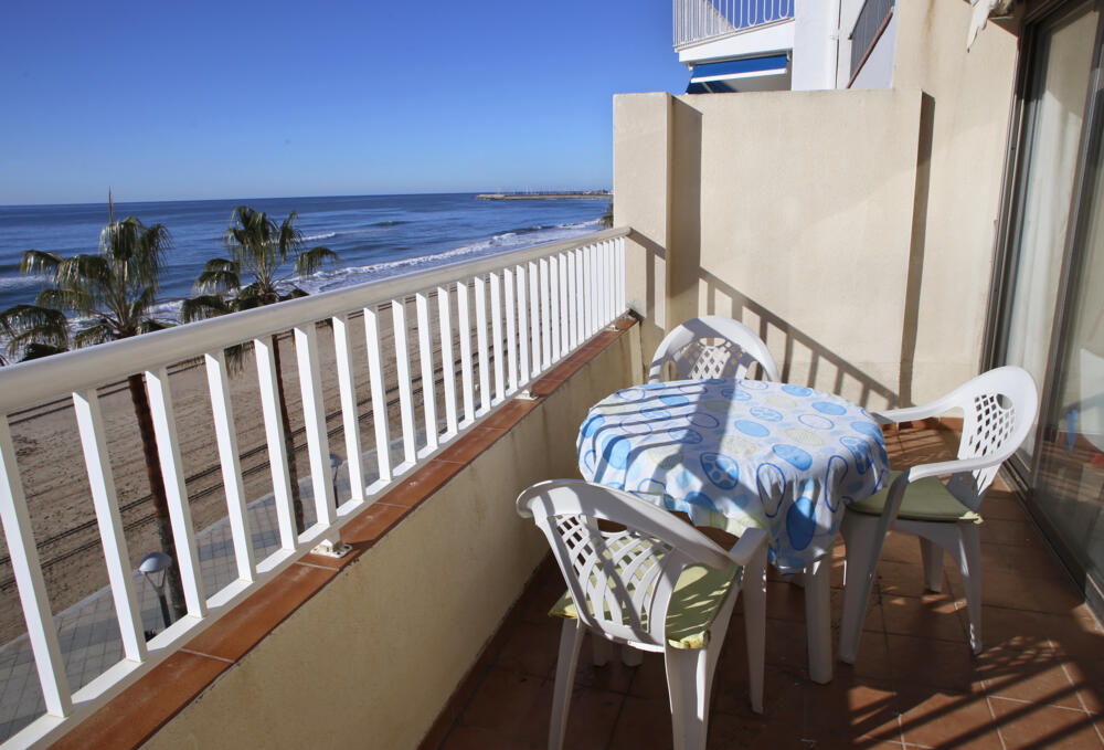 AT173 AT173 Baix a Mar Apartament  Torredembarra