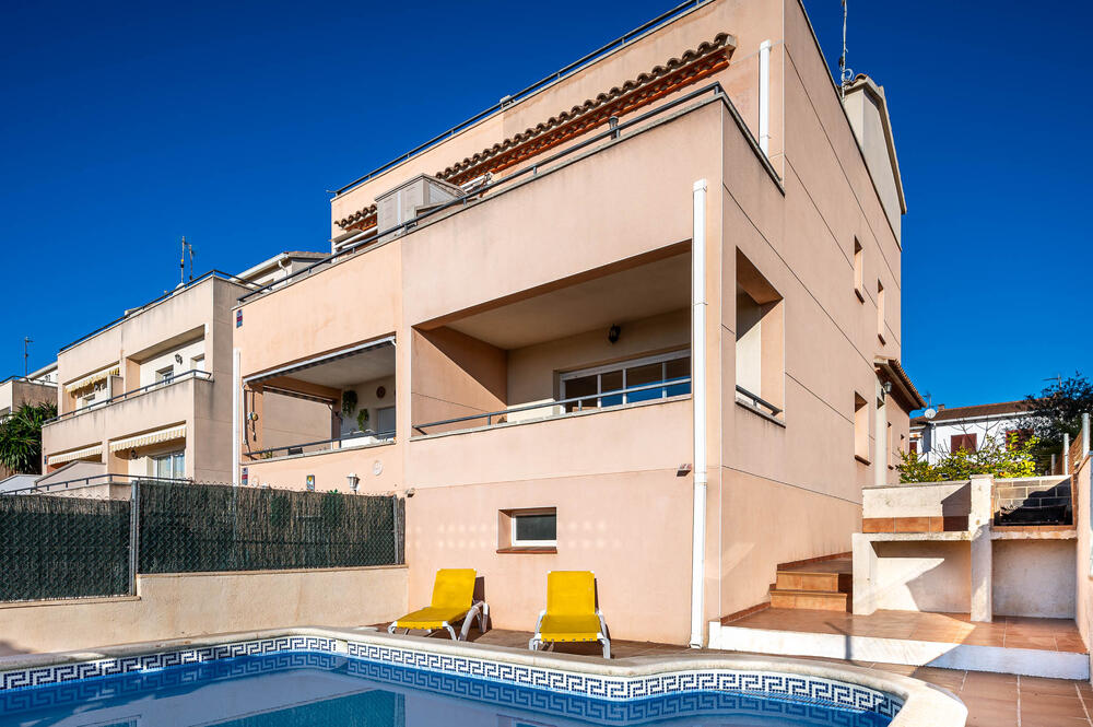 AT130 AT130 Pintor Fortuny Casa / Xalet Creixell poble Creixell