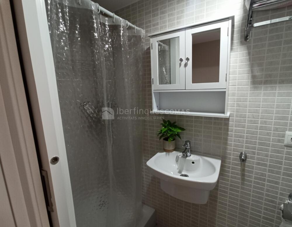 13 Edif. Muntaner - c / Indústria,35 -1er pis, porta 130 + parquing -2 (33) Apartament Palamós 13 Edif. Muntaner - c / Indústria,35 -1er pis, porta 130 + parquing -2 (33) Apartament Palamós