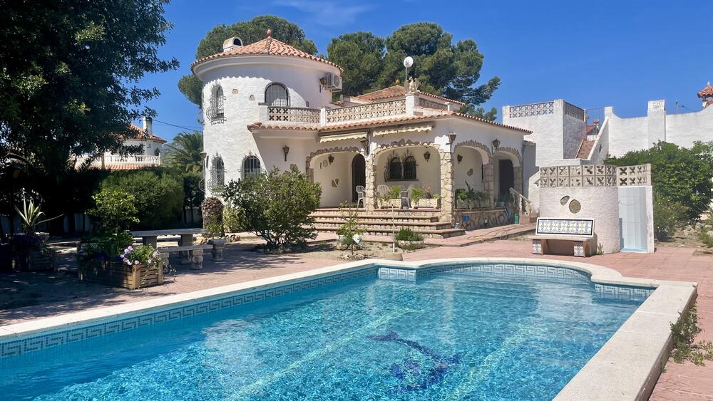 V-DOS TORRES VILLA DOS TORRES CON PISCINA PRIVADA Casa aislada / Villa centro Mont-roig del Camp