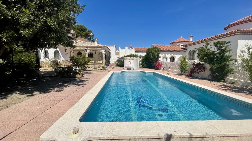 V-DOS TORRES VILLA DOS TORRES CON PISCINA PRIVADA Casa aislada / Villa centro Mont-roig del Camp