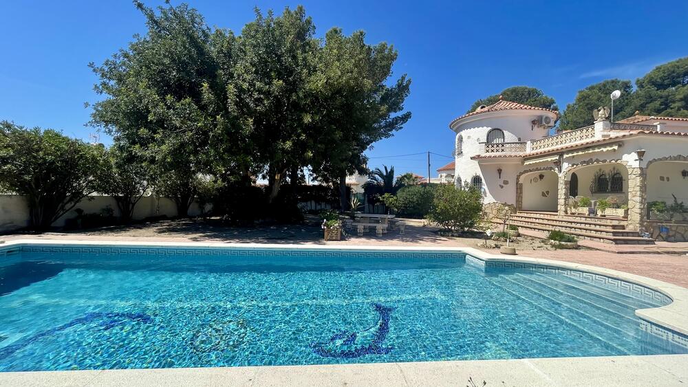 V-DOS TORRES VILLA DOS TORRES CON PISCINA PRIVADA Casa aislada / Villa centro Mont-roig del Camp