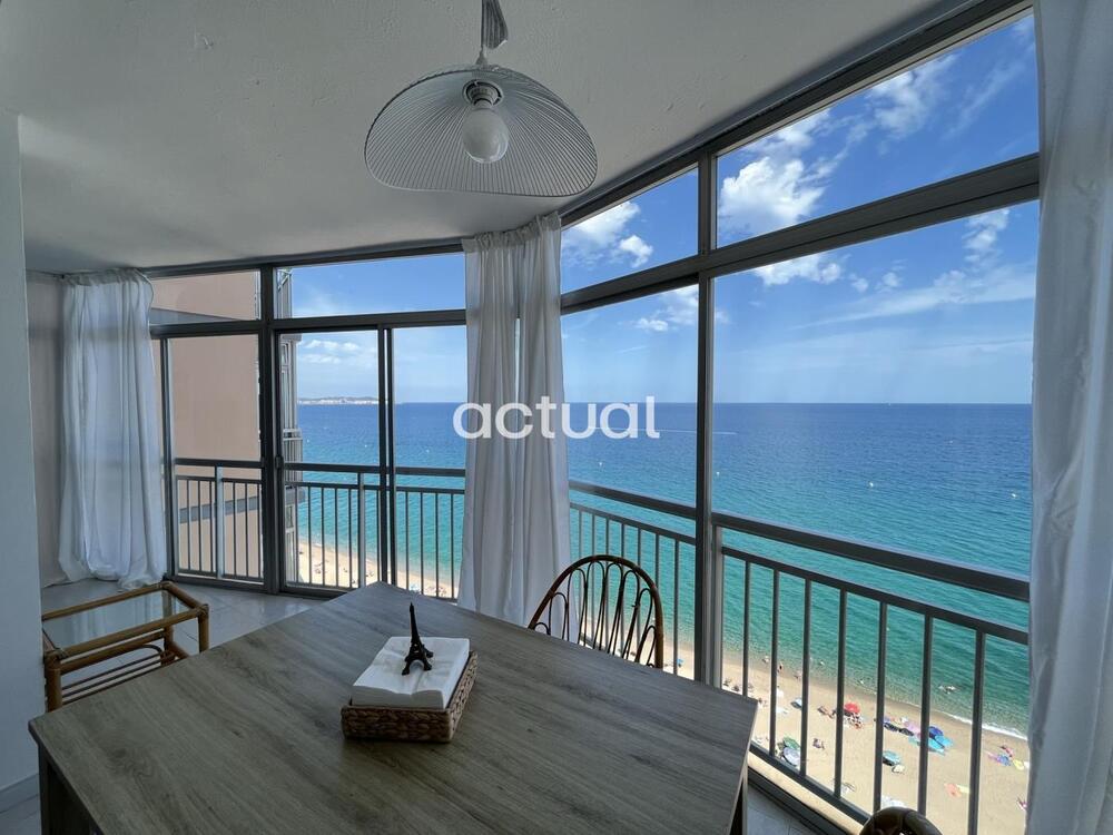 Cannes 11-2 Apartamento con dos dormitorios y vistas al mar Apartment Platja d'Aro Cannes 11-2 Apartamento con dos dormitorios y vistas al mar Apartment Platja d'Aro
