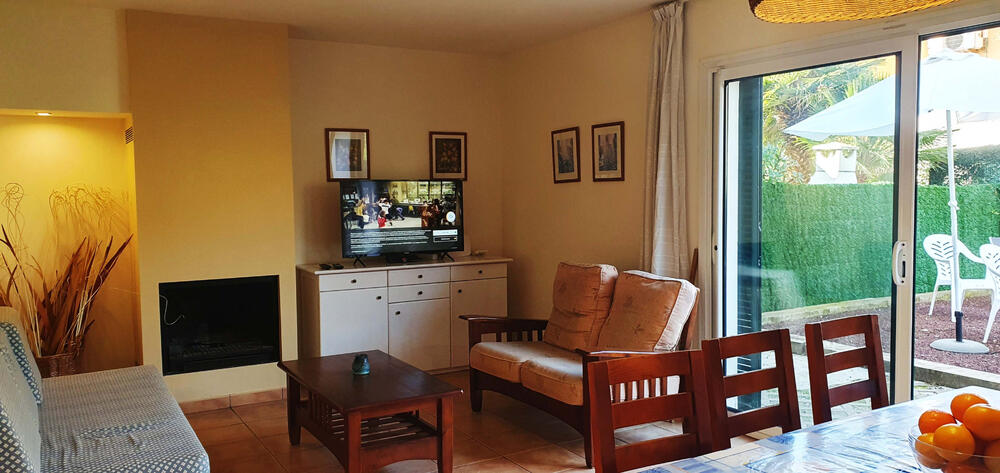 Wohnzimmer mit zwei Sofas, kostenloses WLAN, Fernseher mit Verbindung zu Netflix, wenn Sie ein eigenes Konto haben Wohnzimmer mit zwei Sofas, kostenloses WLAN, Fernseher mit Verbindung zu Netflix, wenn Sie ein eigenes Konto haben