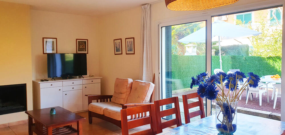 Blick auf das Esszimmer und den Garten Blick auf das Esszimmer und den Garten