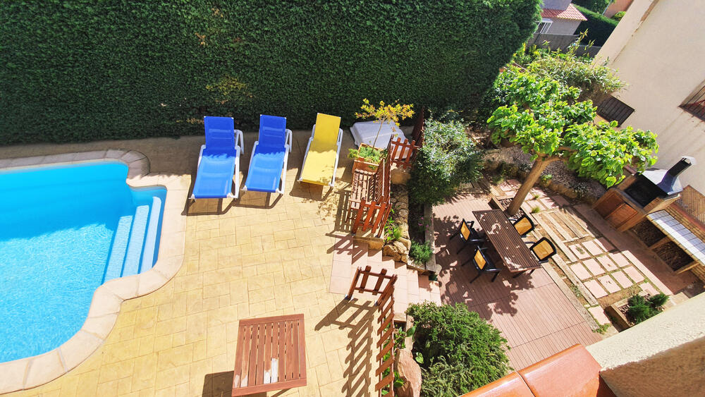 Blick auf den Pool- und Terrassenbereich Blick auf den Pool- und Terrassenbereich