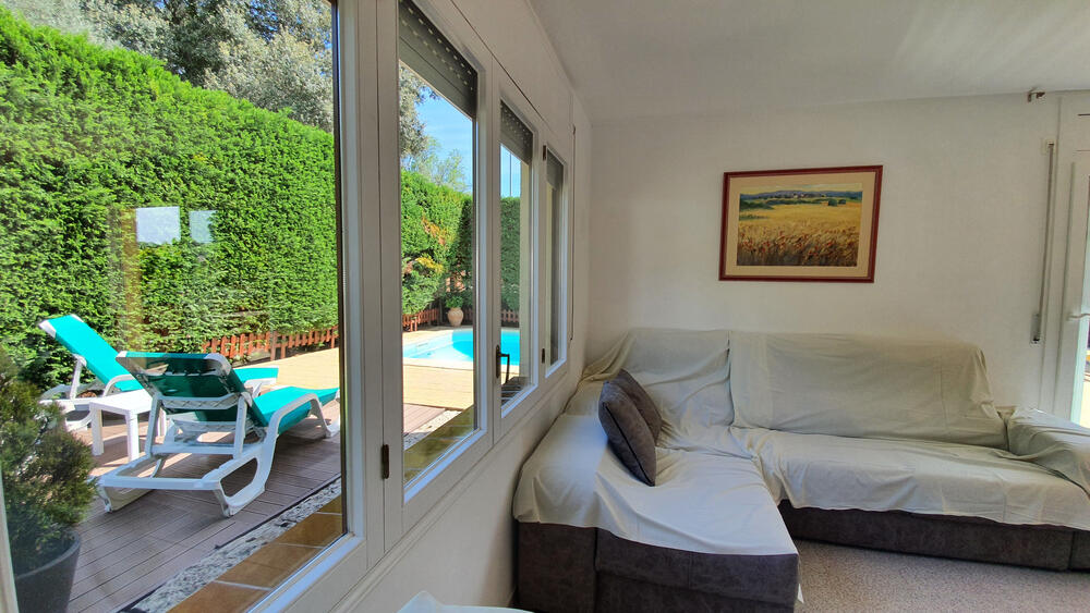 Wohnzimmer mit Blick auf den Pool Wohnzimmer mit Blick auf den Pool