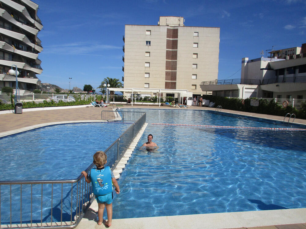 Gemeinschaftspool für Erwachsene und Kinder Gemeinschaftspool für Erwachsene und Kinder