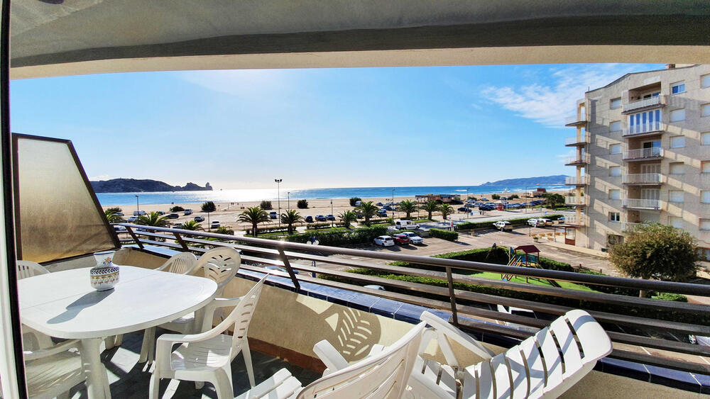 Terrasse mit Blick auf das Meer und die Medes-Inseln Terrasse mit Blick auf das Meer und die Medes-Inseln