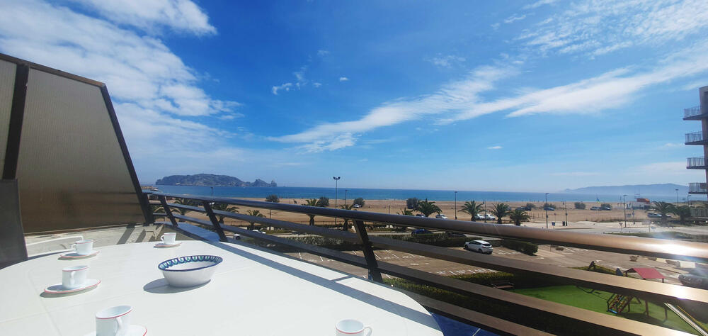 Terrasse mit Blick auf das Meer und die Medes-Inseln Terrasse mit Blick auf das Meer und die Medes-Inseln