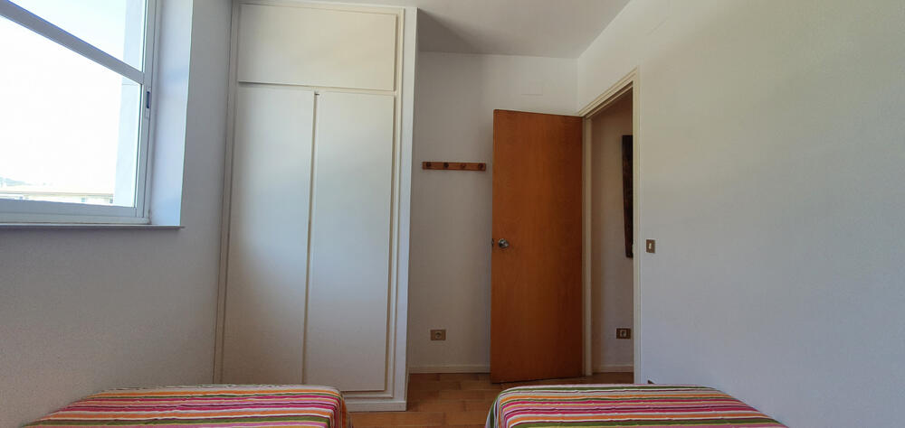 Schlafzimmer mit zwei Einzelbetten