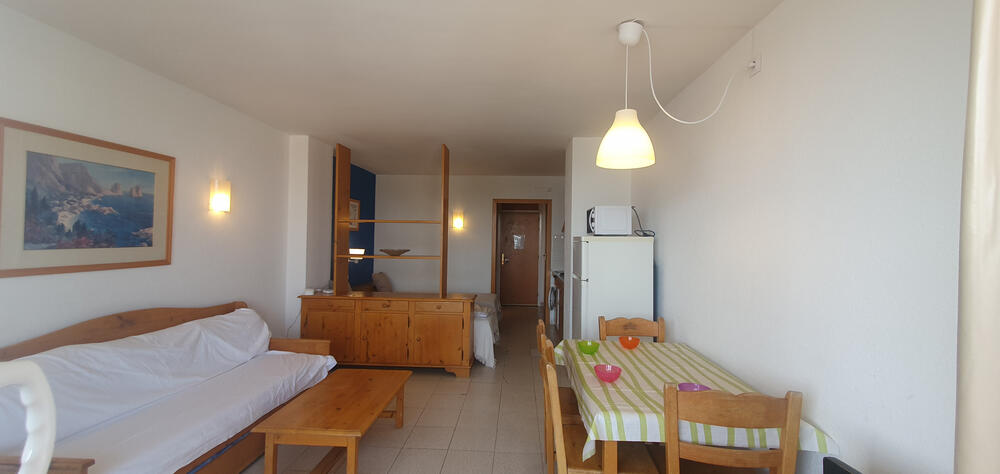 Blick auf das Esszimmer mit Zugang zur Terrasse