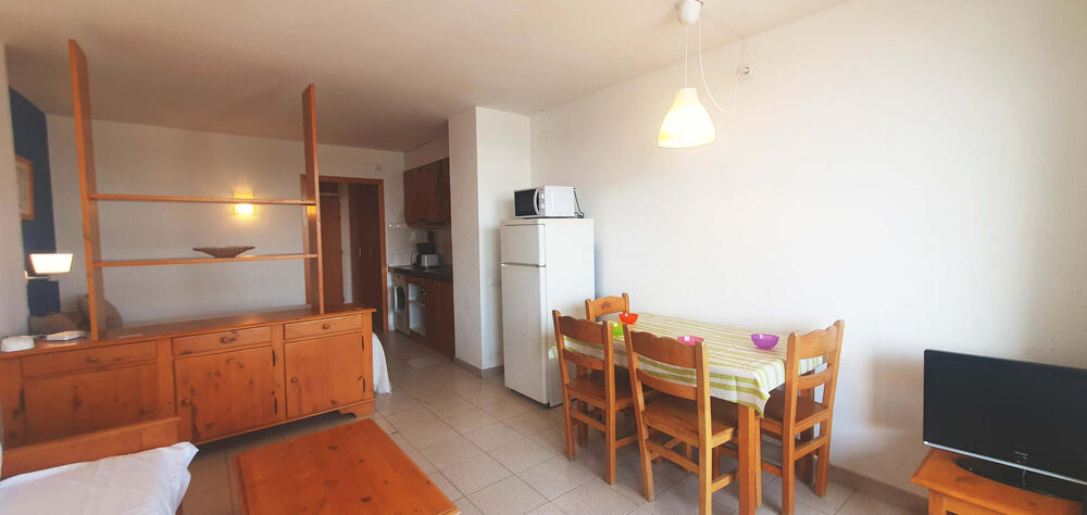 Blick auf das Esszimmer mit Zugang zur Terrasse