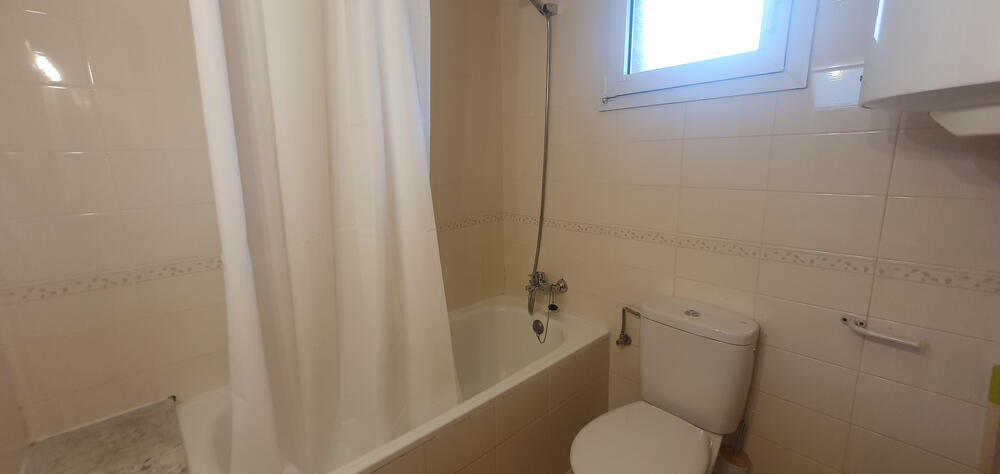 Komplettes Badezimmer